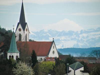 Landschaftsbilder - Kirche mit Bergen
